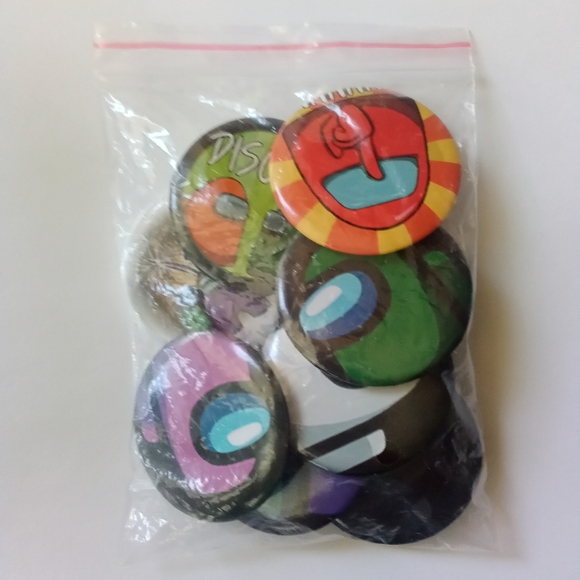 Among Us 9pc Crewmate Lapel Pins Kids Birthday Gift / Party Games Sus Imposters - Picture 6 of 6